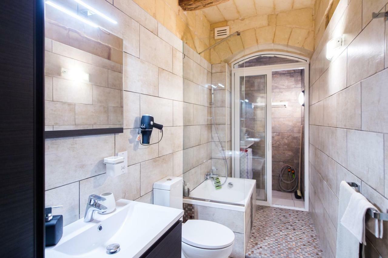10 La Ruelle Apartment Valletta Exterior photo